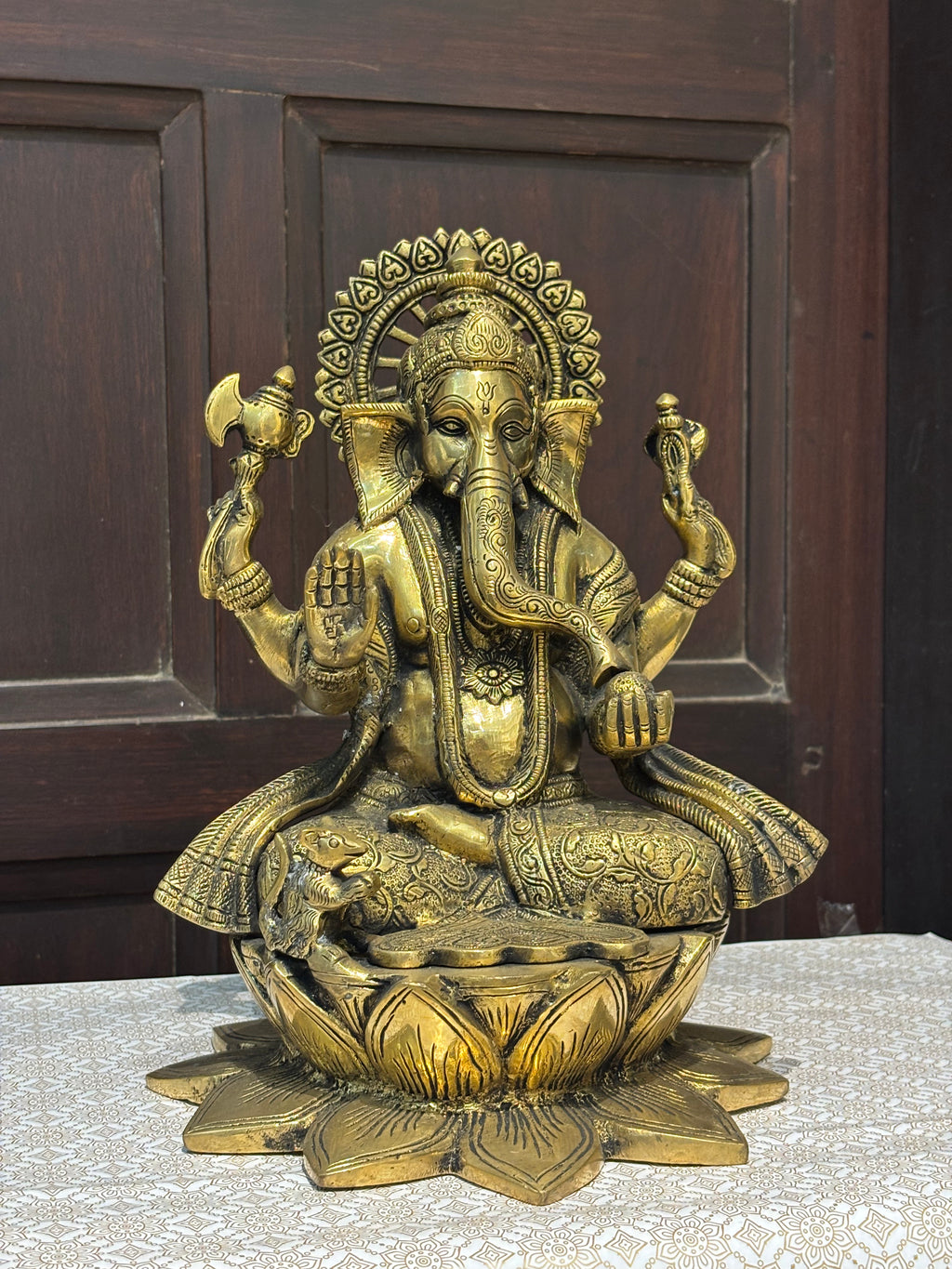 Antique Brass Finish Lord Ganesha Idol – Timeless Divine Elegance