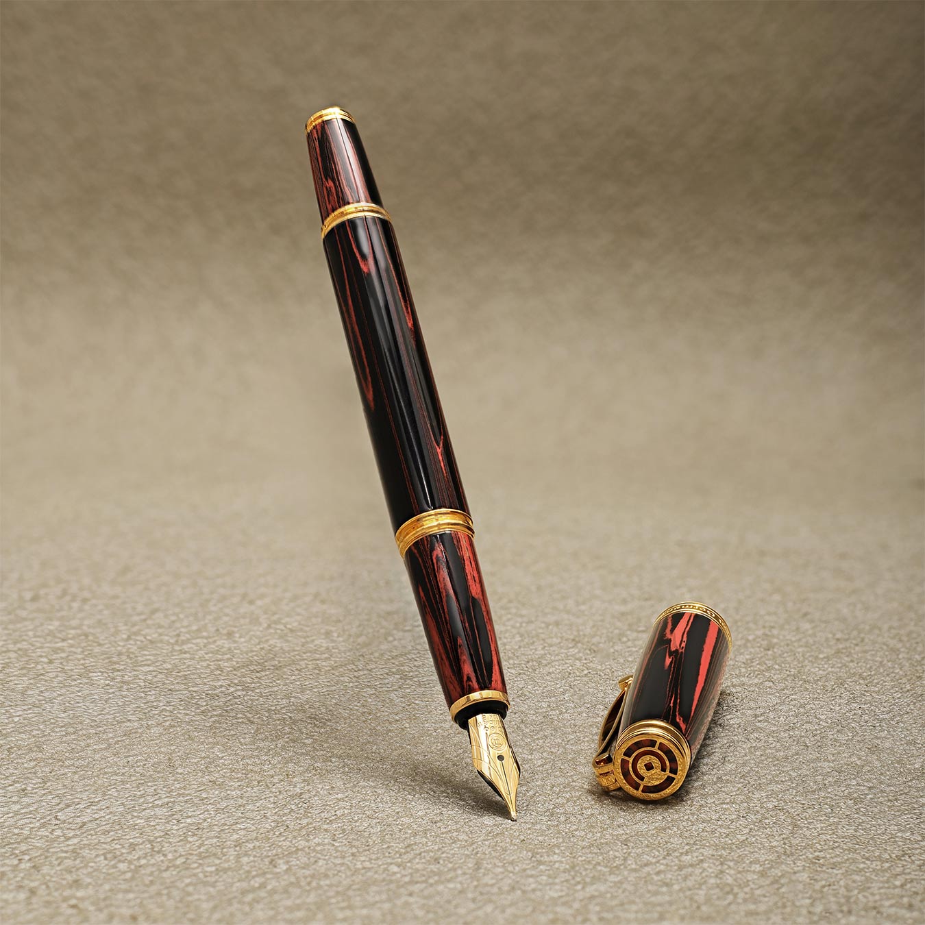 Cleo Skribent | Fountain Ink Pen | Ebonite | Vesuvius