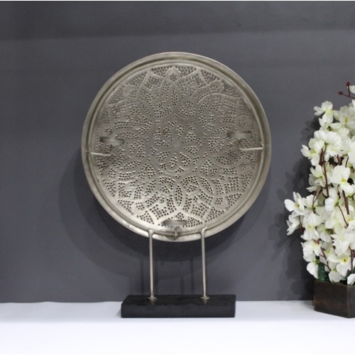 Attractive Round Brass Silver Table Top Candle Stand for Home Decoration