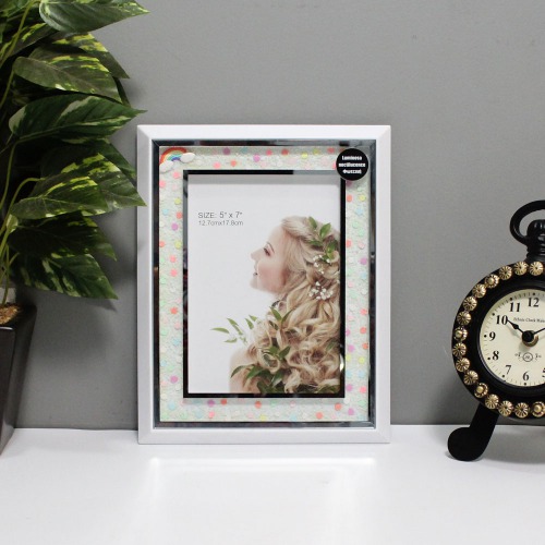 Sweet White Table Top Photo Frame For Home Decor