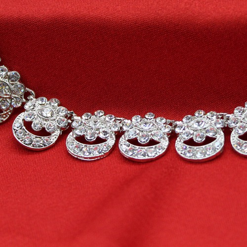 Dazzling Flowers Design Diamond Necklace Set With Earrings