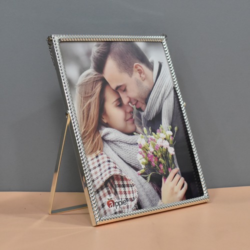 Silver-Plated Photo Frame with Stand ( Photo Size : 10 x 8 inches)