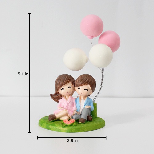 Resin Couple Showpiece With Balloon