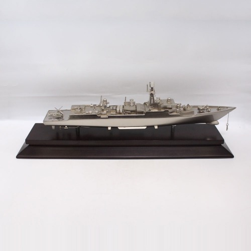 Metal Handicrafts Marine Style Metal Handcrafted Sailing Ship Boat Model Ornament Nautical Home Desktop Decoration