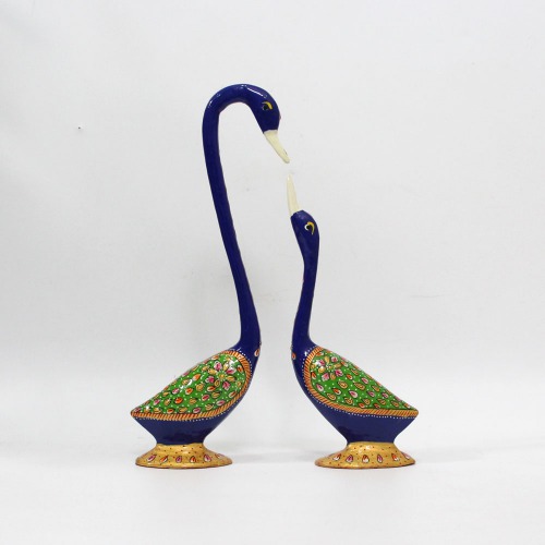 Metal Multicoloured Handicraft Pair Of Kissing Duck Decorative Showpiece For Home Decor