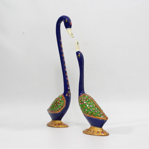 Metal Multicoloured Handicraft Pair Of Kissing Duck Decorative Showpiece For Home Decor